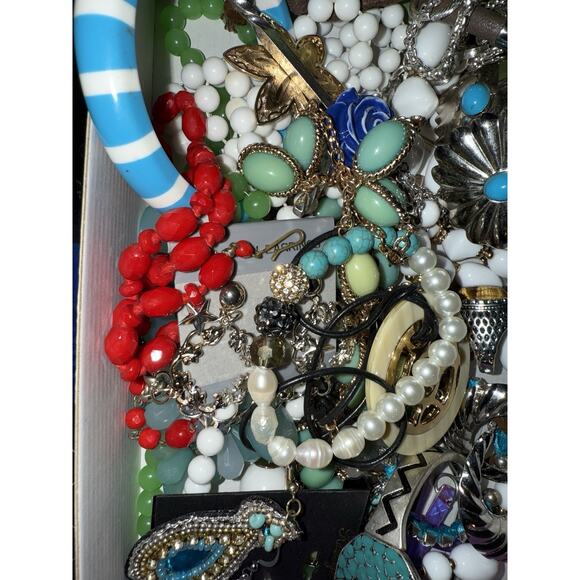 Vintage Southwestern Style Costume Jewelry Lot Silver Tone Wearable 1 Lb 14 Oz - Picture 3 of 10